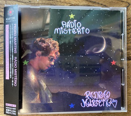 PEDRO MARTINS / RÁDIO MISTERIO （MOCLOUD社国内盤CD) | ポスト・ジャズの行方を左右するギター奏者ペドロ・マルチンスのマルチな才がスパーク  - 大洋レコード