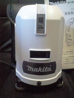 マキタ 屋内専用レーザー墨出し器SK11 - マキタインパクトドライバ