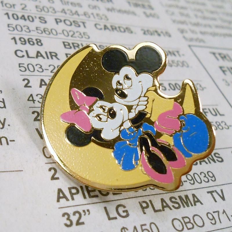 ヴィンテージディズニーピンズ・月の上に座るミッキーとミニー