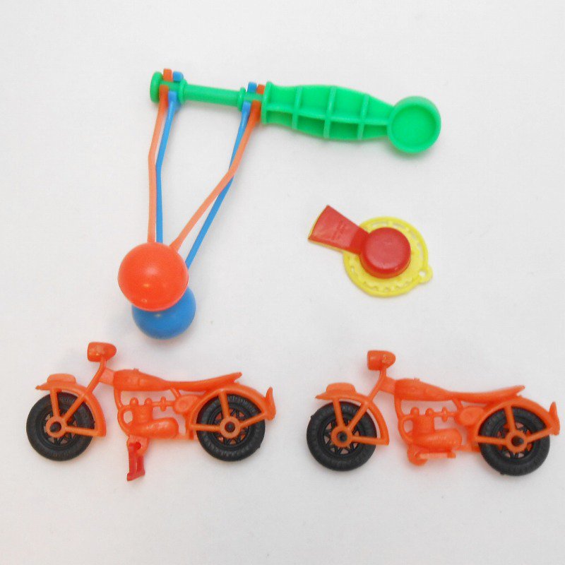 ヴィンテージ・プラスチック製・ジャンク・レトロおもちゃ4点セット - ファイヤーキング 卸 仕入れ 小売 通販サイト - Fire King AG