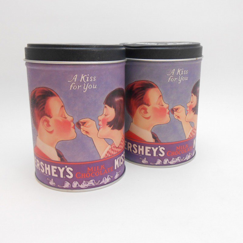 ヴィンテージティン缶・ハーシーズ・Hershey's・キスチョコ・男の子と女の子 - ファイヤーキング 卸 仕入れ 小売 通販サイト - Fire  King AG