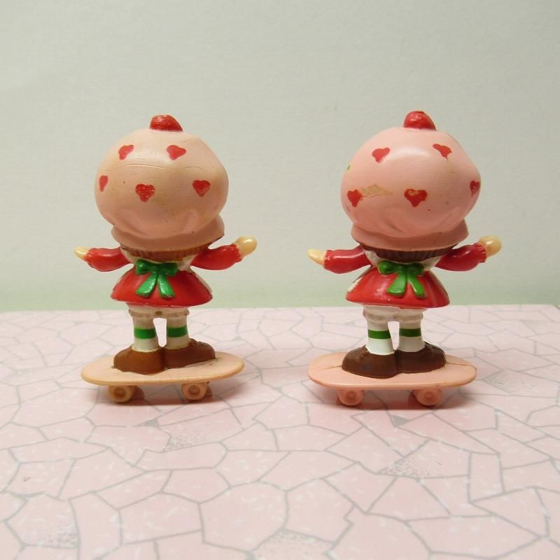 ストロベリーショートケーキ　ビンテージ　置き時計　時計　フィギュア ストロベリーショートケーキビンテージ置き時計時計フィギュア