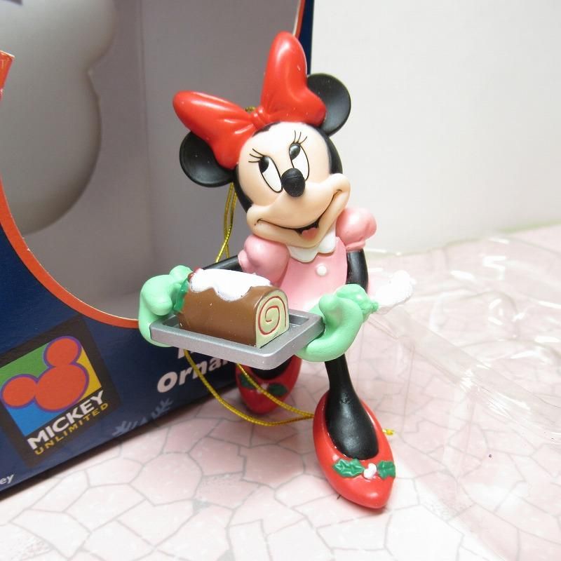 ミッキー、ミニーと一緒にオーナメントを集めて、クリスマスツリーに飾