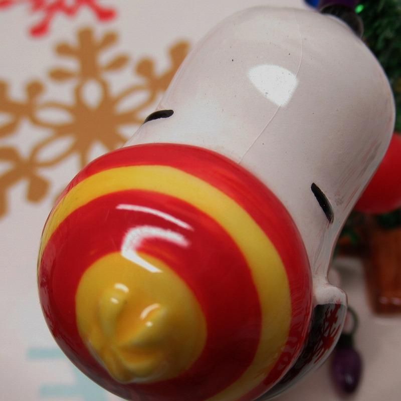 スヌーピーとウッドストックとクリスマスツリー 陶器製フィギュア