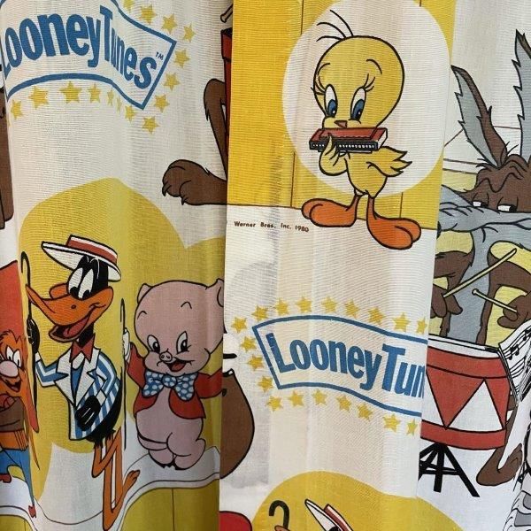 ヴィンテージカーテン ルーニーテューンズ 1980年 ロードランナー ワイリーコヨーテと仲間たち パネル2枚 ヴィンテージカーテン ルーニーテューンズ 1980年 ロードランナー ワイリーコヨーテと仲間たち パネル2枚
