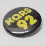 その他  缶バッチ KQRS 92