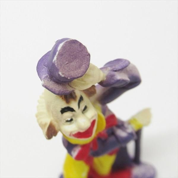 ピエロ プラスチック製 ミニフィギュア ラベンダーカラーのシルクハット