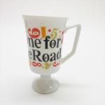 レトロフッテッド陶器製マグ One For the Road