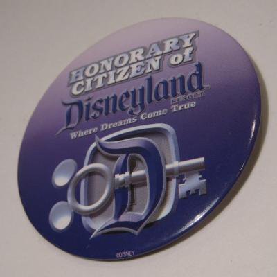 キャラクター ビンテージ・キャラクター缶バッチ「Honorary Citizen of Disneyland」